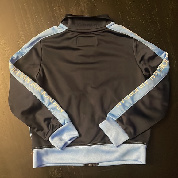 Jordan zip up sweater size 3T - Picture 3 of 5